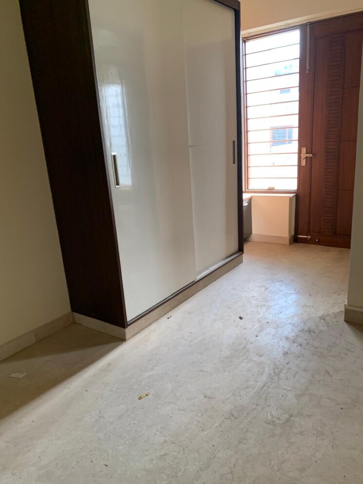 Room, sector 85 3 Bedroom 2250 Sq.Ft. Apartment In Sector 85 Faridabad 8811851