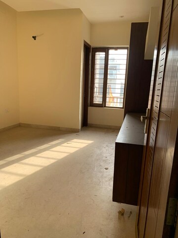 Room in 3 BHK Apartment at Sector 85 – for Rent
