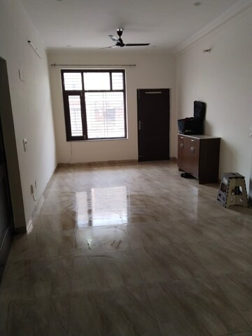 3 BHK Builder Floor For Rent in Sector 45