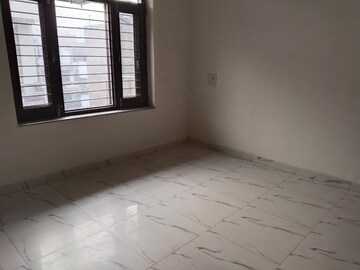 Room in 3 BHK Builder Floor at Sector 45 – for Rent