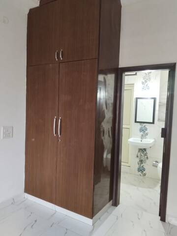 Room in 3 BHK Builder Floor at Sector 45 – for Rent