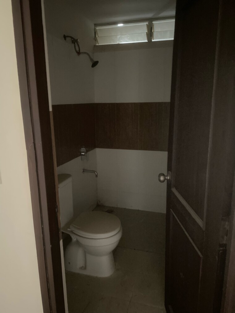 Bathroom, nipania 3 Bedroom 1823 Sq.Ft. Apartment In Nipania Indore 8811964