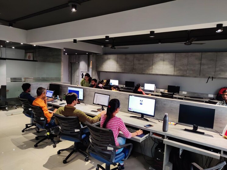 Team Area, ashirwad-paras Commercial Office Space 1400 Sq.Ft. In Prahlad Nagar Ahmedabad 8811894