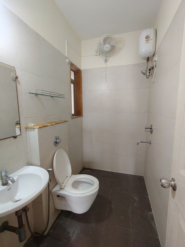 Bathroom, lodha-casa-rio 1.5 Bedroom 780 Sq.Ft. Apartment In Dombivli East Thane 8811893