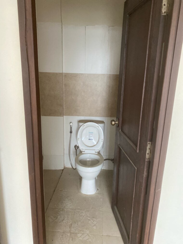 Bathroom, nipania 3 Bedroom 1823 Sq.Ft. Apartment In Nipania Indore 8811964