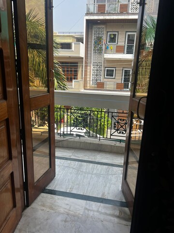 Balcony in 2 BHK Builder Floor at Sector 40 – for Rent