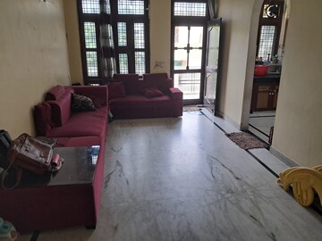 Room in 2 BHK Builder Floor at Sector 40 – for Rent