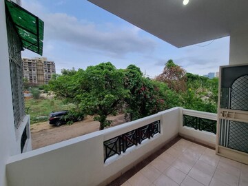 Balcony in 3 BHK Builder Floor at Ardee City, Sector 52 – for Rent