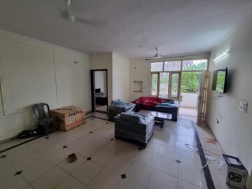 Parking in 3 BHK Builder Floor at Ardee City, Sector 52 – for Rent