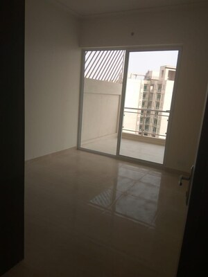 Room in 3.5 BHK Apartment at Gaur Saundaryam, Tech Zone 4 Greater Noida – for Sale