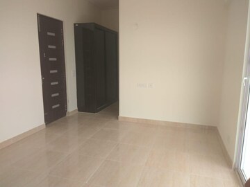 Room in 3.5 BHK Apartment at Gaur Saundaryam, Tech Zone 4 Greater Noida – for Sale