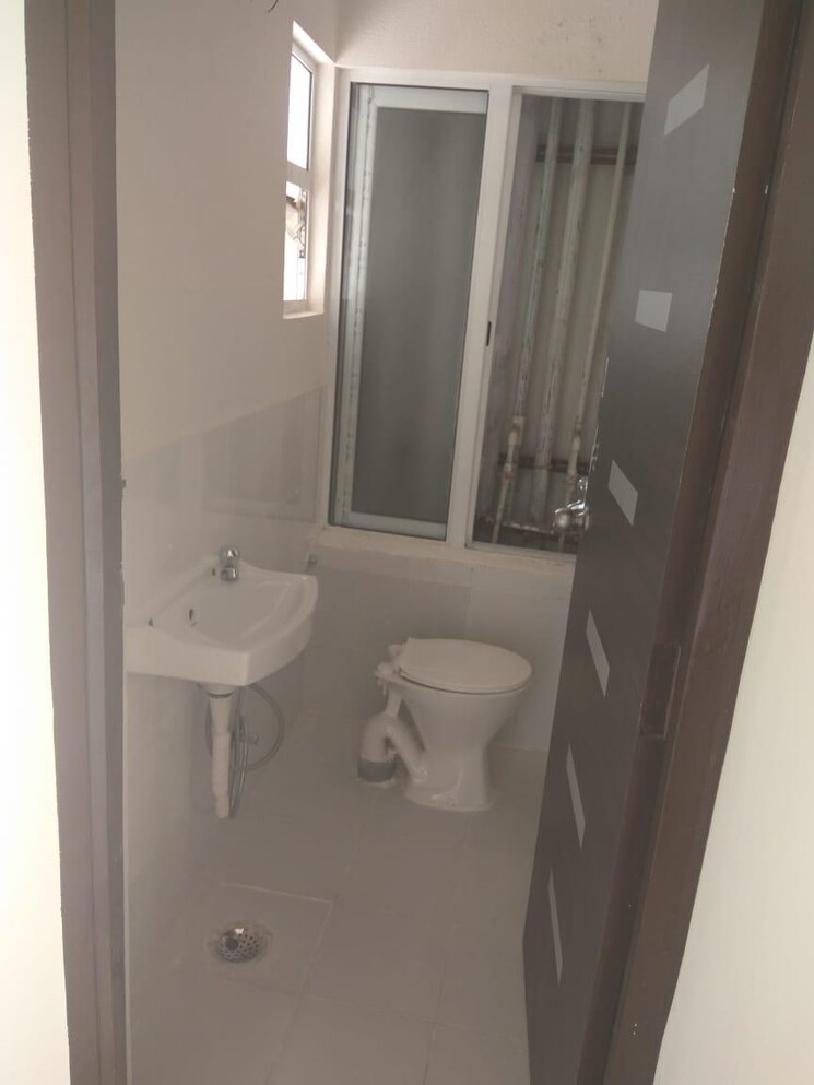 Bathroom, gaur-saundaryam 3.5 Bedroom 2400 Sq.Ft. Apartment In Tech Zone 4 Greater Noida Greater Noida 8811988