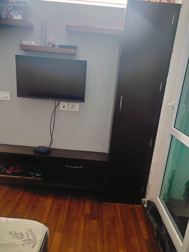 Room, sector 77 3 Bedroom 180 Sq.Yd. Builder Floor In Sector 77 Faridabad 8812021