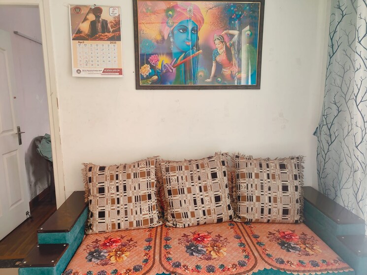 Room, sector 77 3 Bedroom 180 Sq.Yd. Builder Floor In Sector 77 Faridabad 8812021