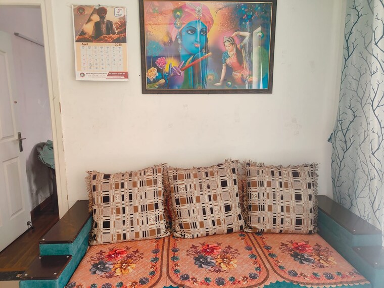 Room, sector 77 3 Bedroom 180 Sq.Yd. Builder Floor In Sector 77 Faridabad 8812021