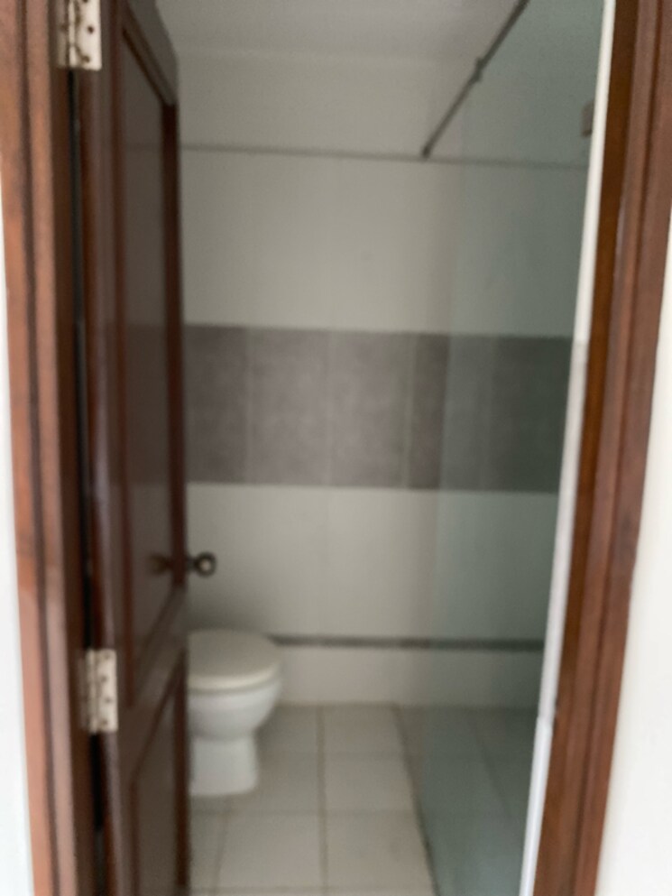 Bathroom, nipania 4 Bedroom 2275 Sq.Ft. Apartment In Nipania Indore 8812092