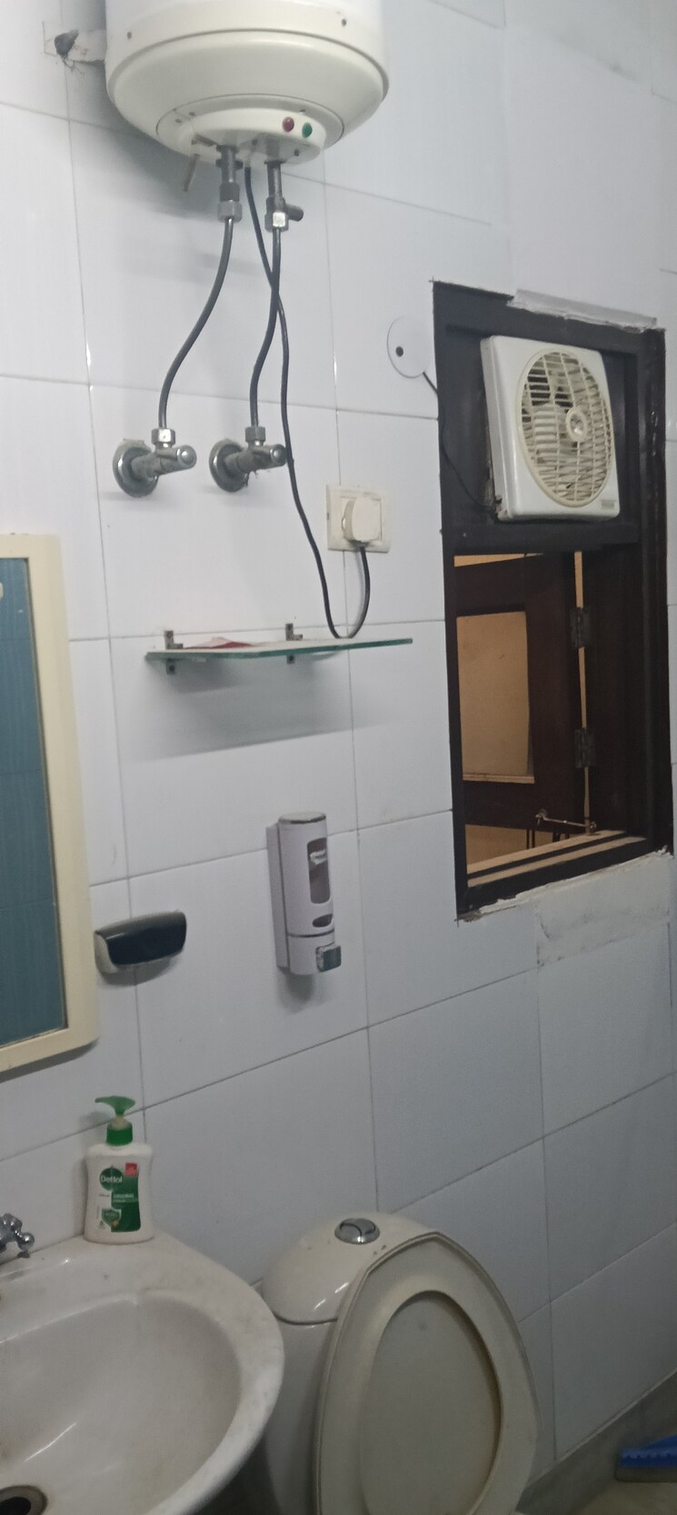 Kitchen, lajpat nagar i 2 Bedroom 900 Sq.Ft. Builder Floor In Lajpat Nagar I Delhi 8812094