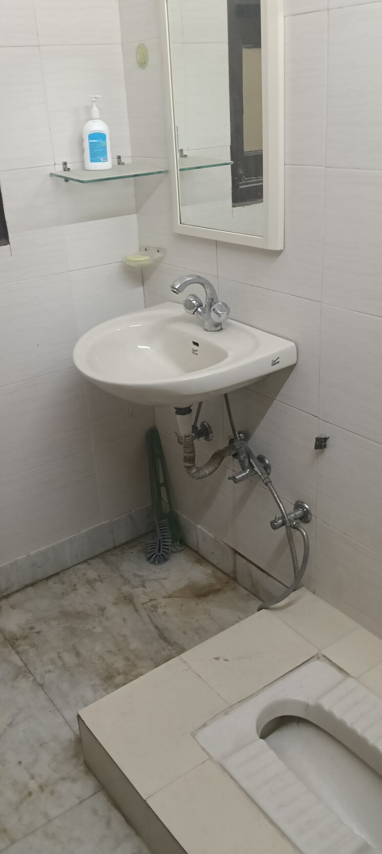 Bathroom, lajpat nagar i 2 Bedroom 900 Sq.Ft. Builder Floor In Lajpat Nagar I Delhi 8812094