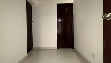 Room in 3 BHK Apartment at Paras Tierea, Sector 137 – for Sale