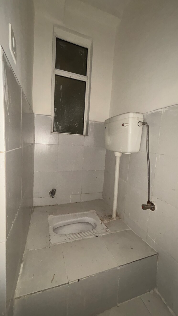 Bathroom, paras-tierea 3 Bedroom 1592 Sq.Ft. Apartment In Sector 137 Noida 8812117