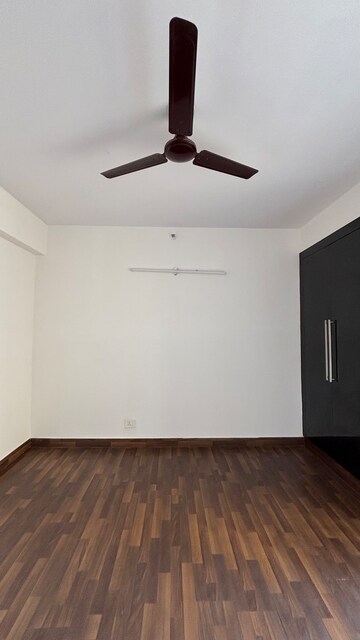 Room in 3 BHK Apartment at Paras Tierea, Sector 137 – for Sale