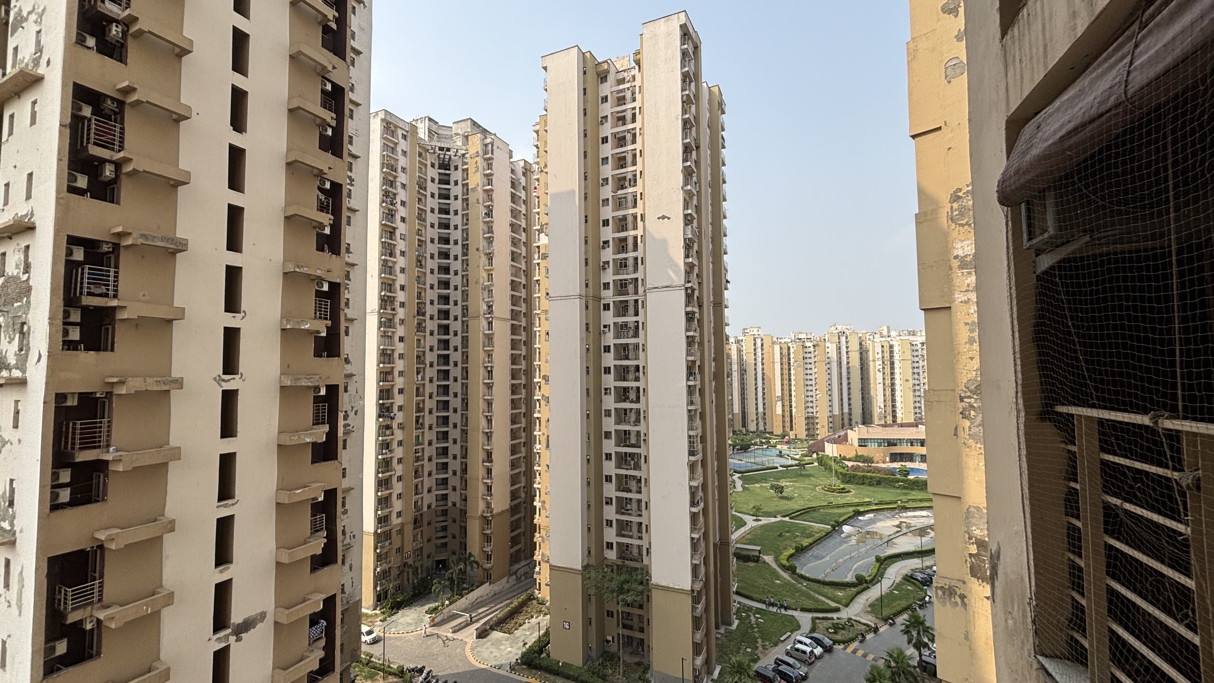 3 BHK + Servant Room Apartment For Sale in Paras Tierea
