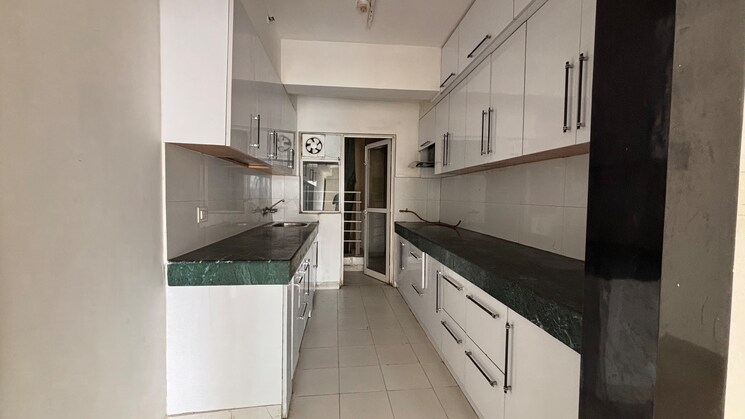 Kitchen, paras-tierea 3 Bedroom 1592 Sq.Ft. Apartment In Sector 137 Noida 8812117