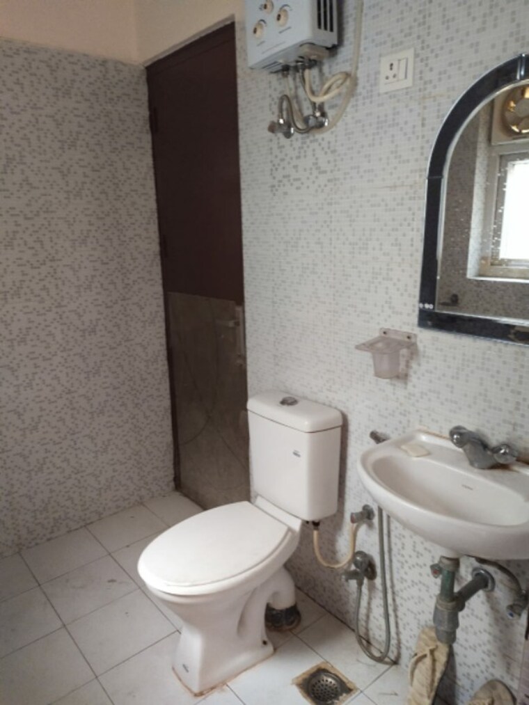 Bathroom, bptp-elite-floors 3 Bedroom 1900 Sq.Ft. Builder Floor In Sector 83 Faridabad 8812121