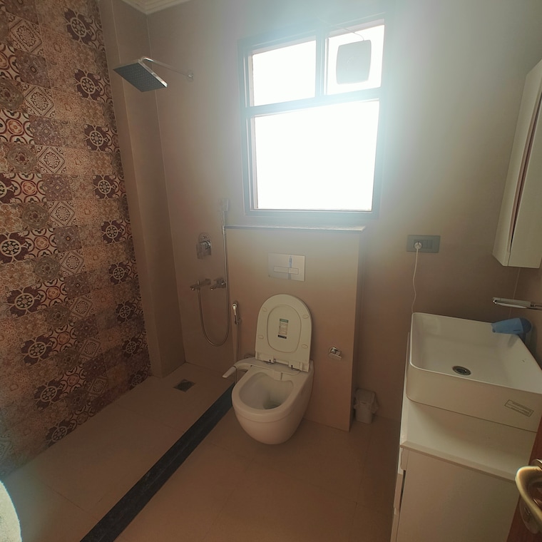 Bathroom, dlf-alameda 3 Bedroom 1850 Sq.Ft. Builder Floor In Sector 73 Gurgaon 8812159