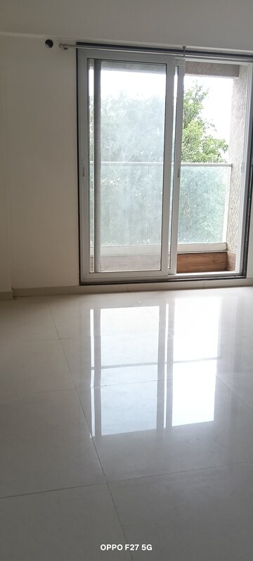 Room in 2 BHK Apartment at Ashar Axis, Majiwada – for Rent