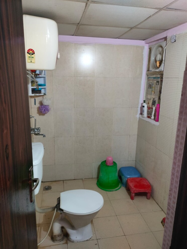 Bathroom, saviour-greenisle 2 Bedroom 1250 Sq.Ft. Apartment In Sain Vihar Ghaziabad 8812190