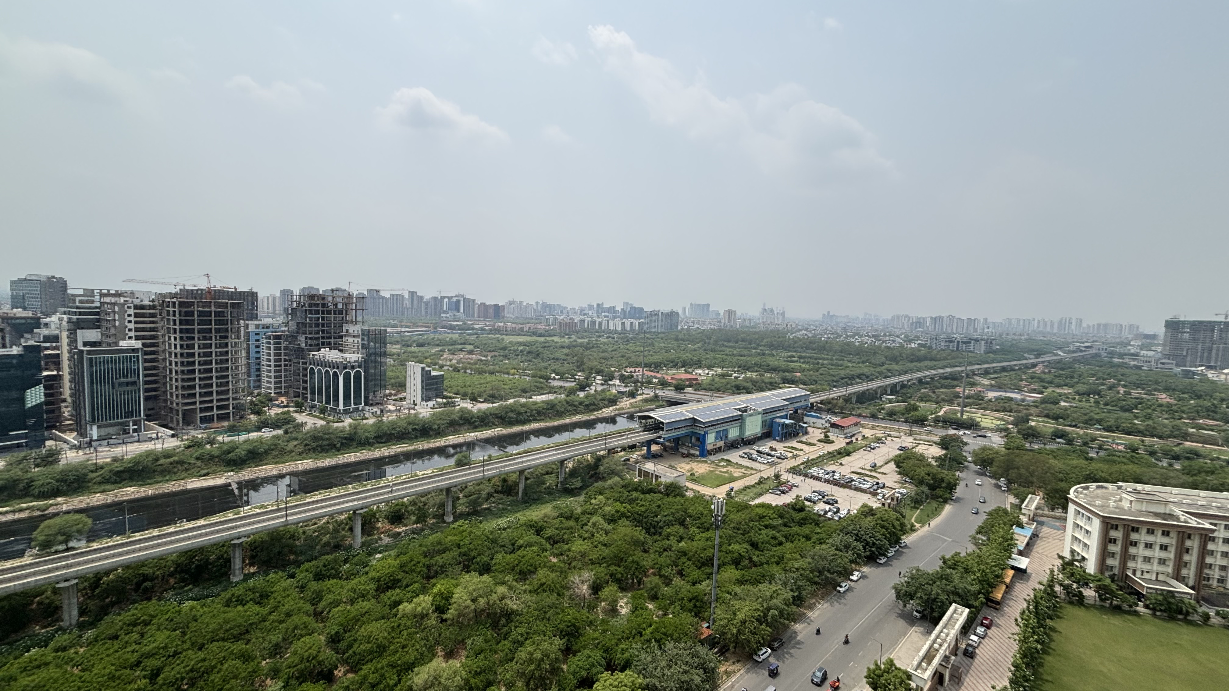 3 BHK Apartment For Sale in Paramount Floraville