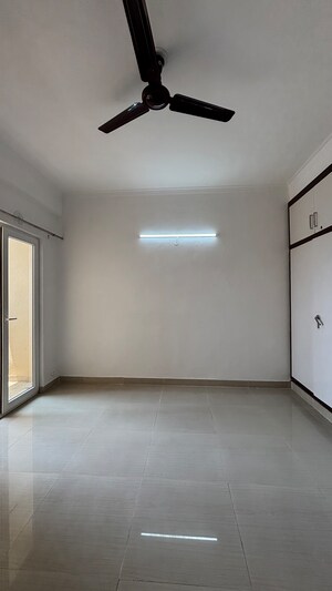 Room in 3 BHK Apartment at Paramount Floraville, Sector 137 – for Sale