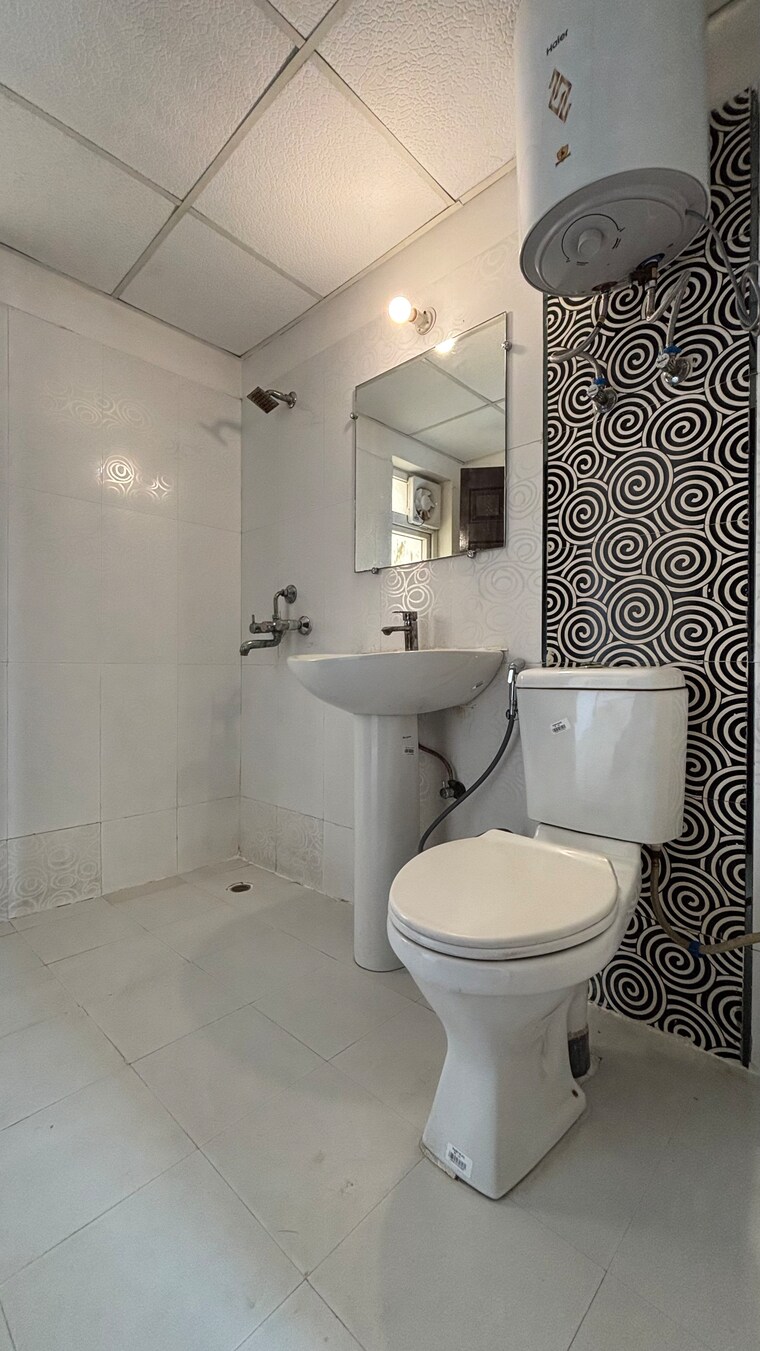 Bathroom, paramount-floraville 3 Bedroom 1360 Sq.Ft. Apartment In Sector 137 Noida 8812235
