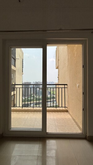 Room in 3 BHK Apartment at Paramount Floraville, Sector 137 – for Sale