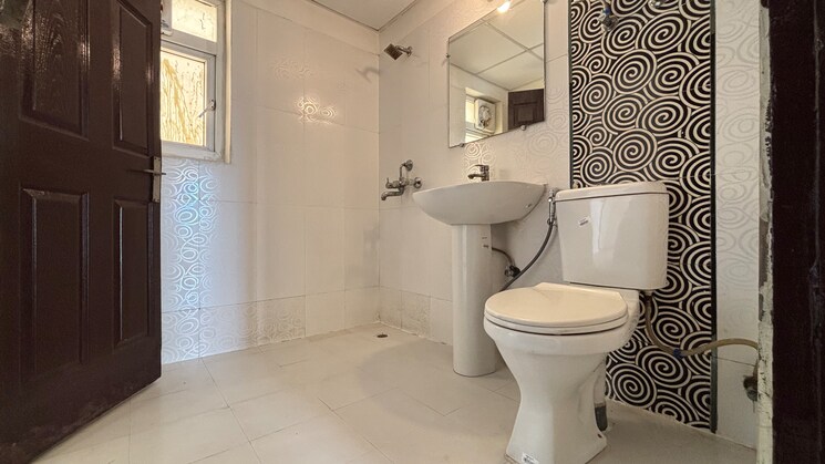 Bathroom, paramount-floraville 3 Bedroom 1360 Sq.Ft. Apartment In Sector 137 Noida 8812235