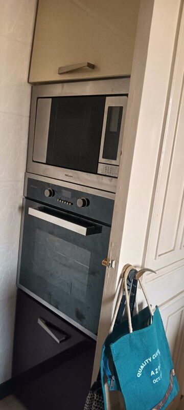 Furnished Amenities in 2 BHK Apartment at K Raheja Vihar, Powai – for Rent