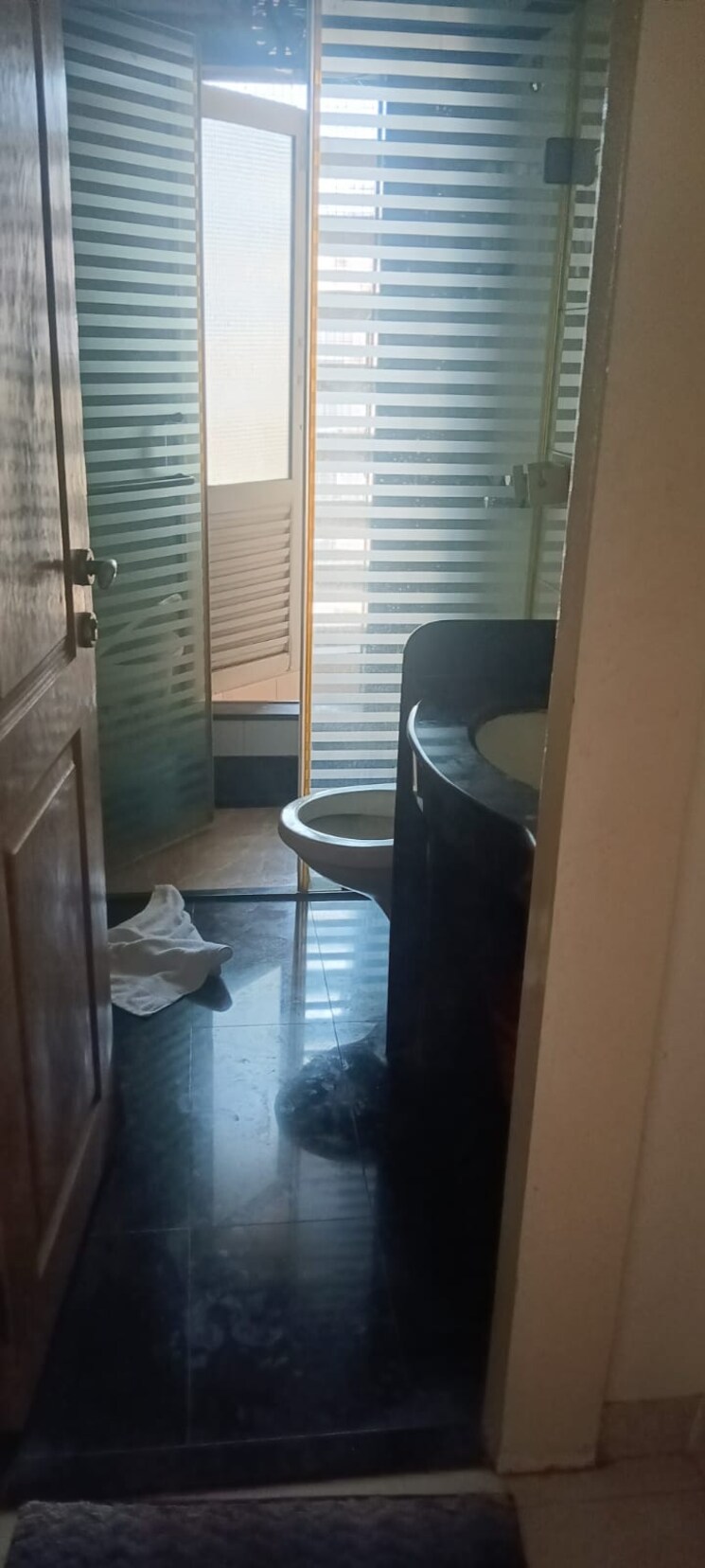 Bathroom, k-raheja-vihar 2 Bedroom 1025 Sq.Ft. Apartment In Powai Mumbai 8812232
