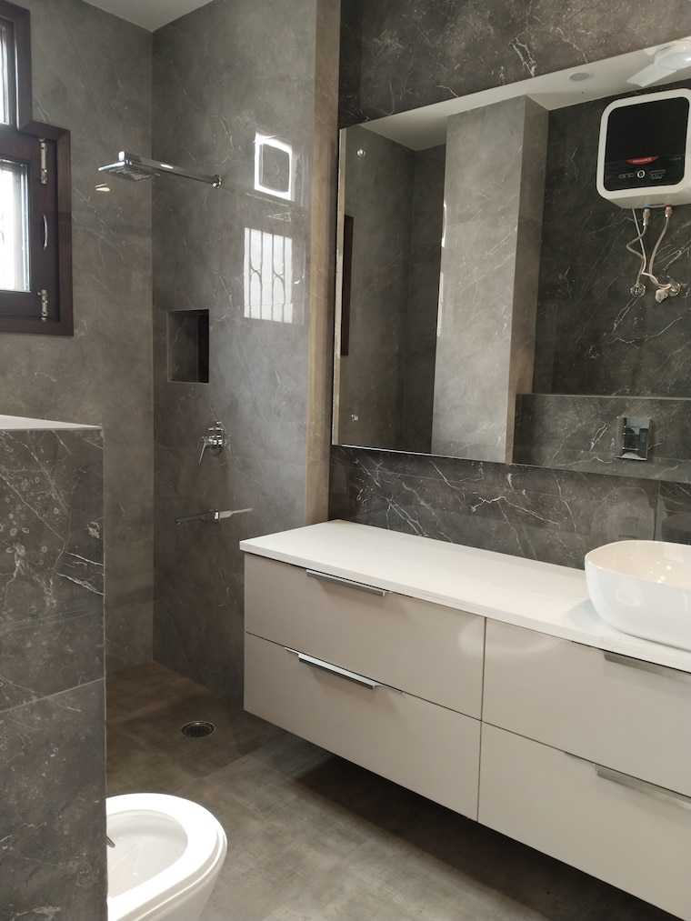 Bathroom, jasola vihar 2 Bedroom 1150 Sq.Ft. Builder Floor In Jasola Vihar Delhi 8812273