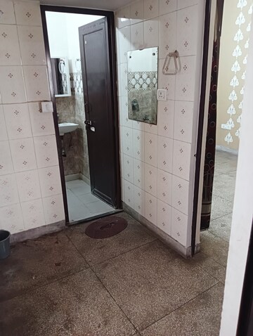 Building Lobby in 1.5 BHK Apartment at Arawali Apartments, Sector 52 – for Rent