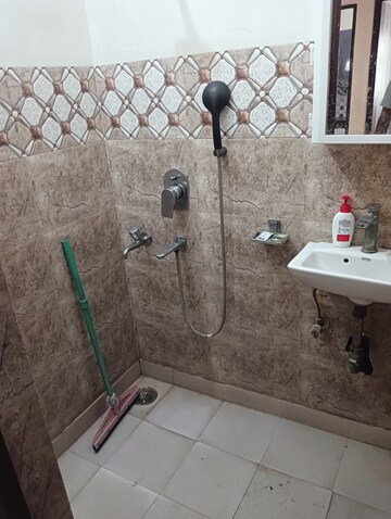 Bathroom in 1.5 BHK Apartment at Arawali Apartments, Sector 52 – for Rent