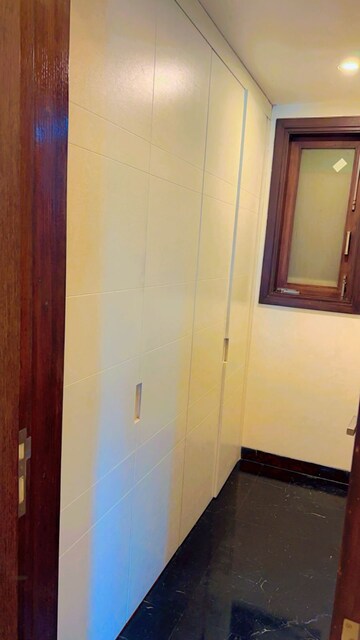 Room in 4 BHK Apartment at Boutique Residential Apartments D-6 4, Vasant Vihar – for Rent