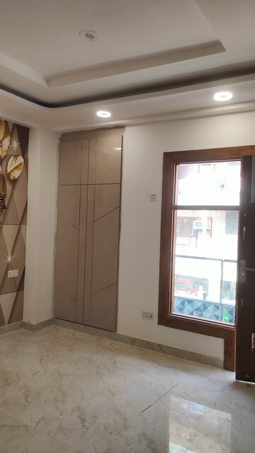 Building Lobby in 3.5 BHK Builder Floor at Fidato Honour Homes, Sector 89 – for Sale