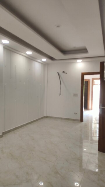 Room in 3.5 BHK Builder Floor at Fidato Honour Homes, Sector 89 – for Sale