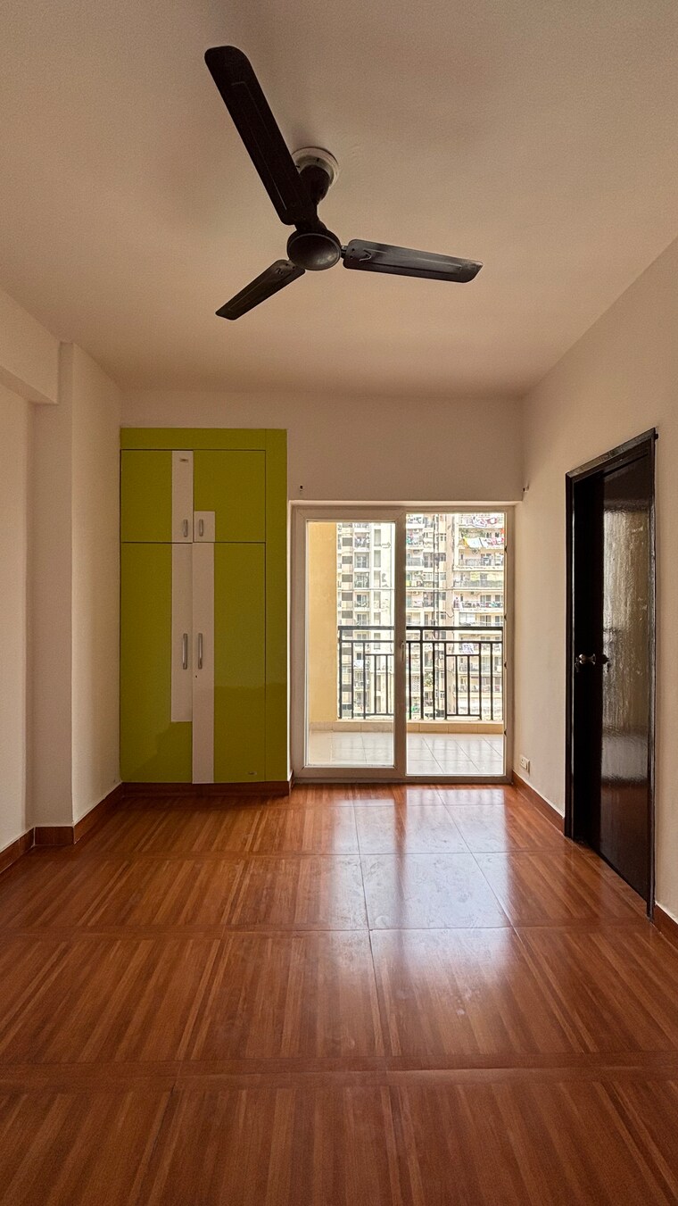 Room, galaxy-north-avenue-ll 2.5 Bedroom 1175 Sq.Ft. Apartment In Gaur City 2 Greater Noida 8812420