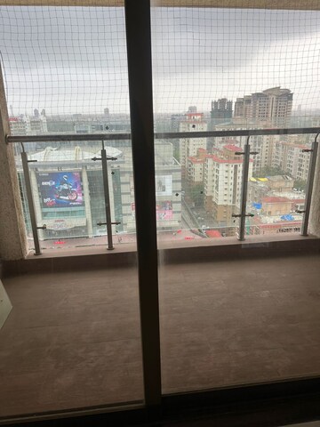 Room in 2 BHK Apartment at Raheja Interface Heights, Malad West – for Rent