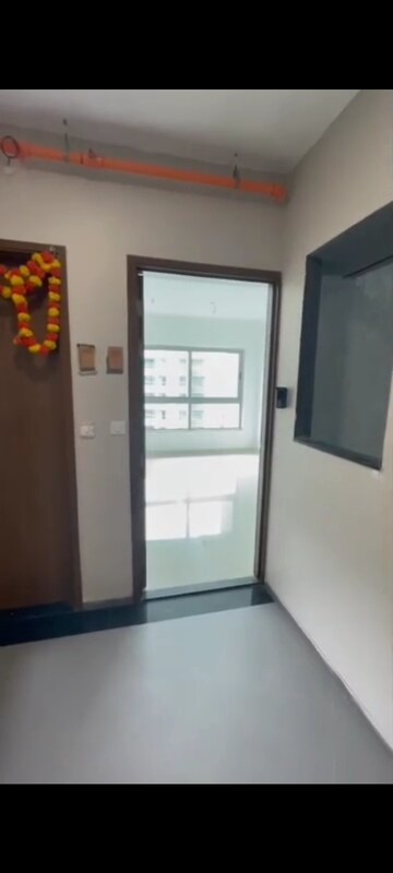 2 BHK Apartment For Sale in Kalpataru Immensa, Kolshet Road