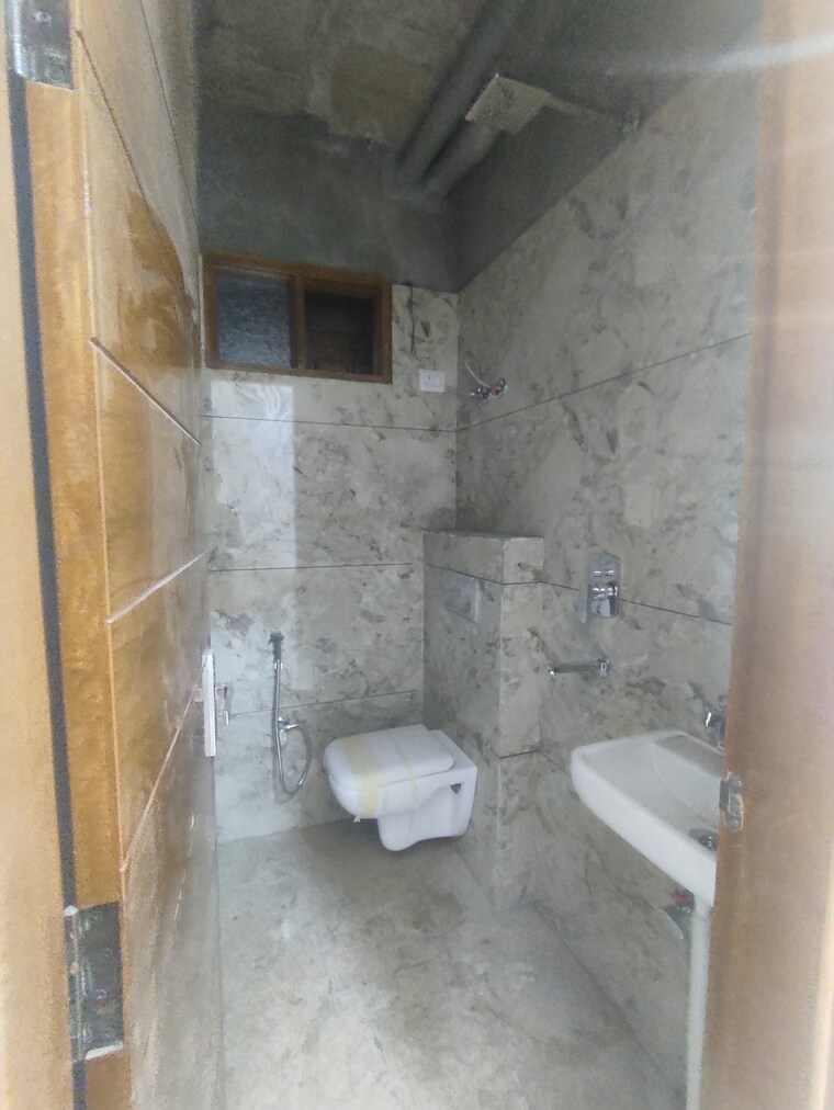 Bathroom, sector 73 2 Bedroom 900 Sq.Ft. Builder Floor In Sector 73 Noida 8812432