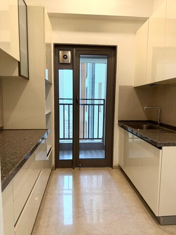 Room in 2 BHK Apartment at Piramal Mahalaxmi, Mahalaxmi – for Rent