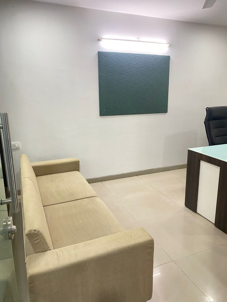 undefined, sola road Commercial Office Space 1700 Sq.Ft. In Sola Road Ahmedabad 8812660